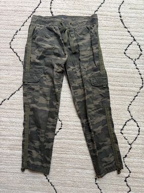Sanctuary Olive Green Camo Drawstring Pants